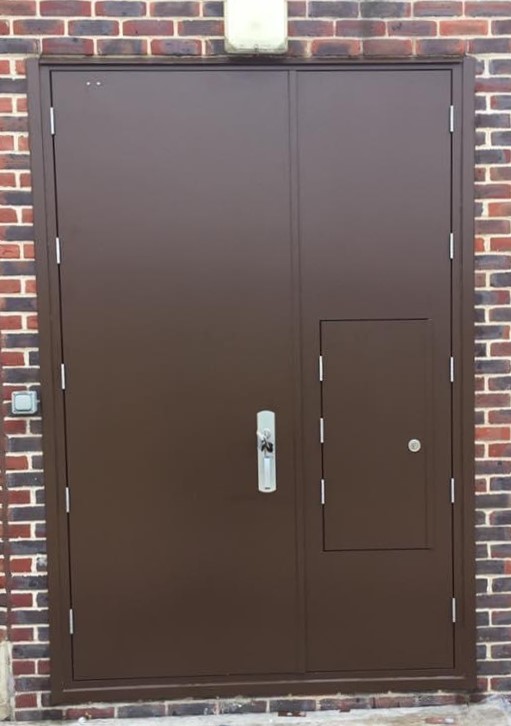 Flood Defence Door - with hatch